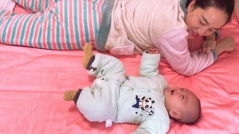 宝宝翻身训练视频,轻松掌握宝宝翻身技巧